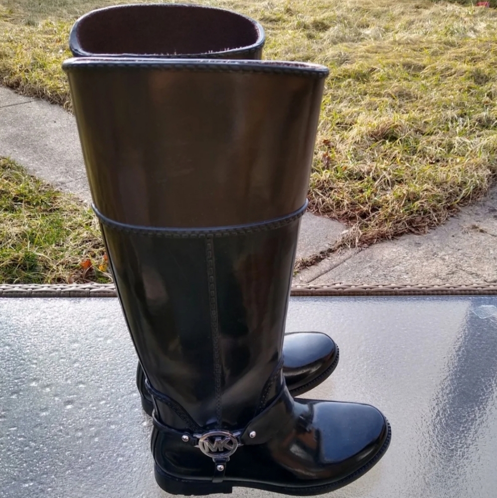 Michael kors rain boots size 6